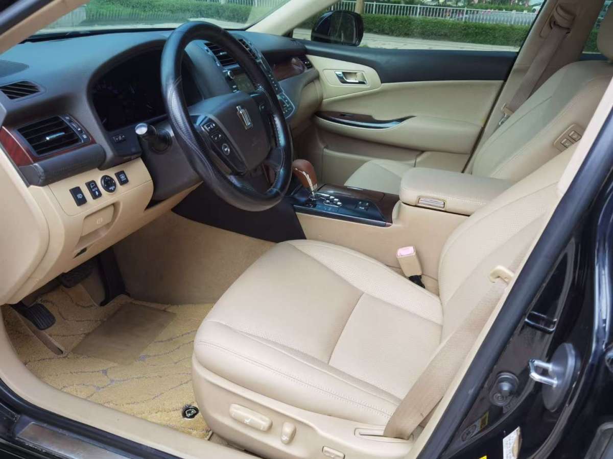 豐田 皇冠  2012款 2.5L Royal 導(dǎo)航版圖片