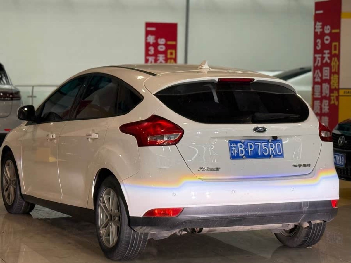 福特 ?？怂? 2015款 兩廂 1.6L 自動(dòng)風(fēng)尚型圖片