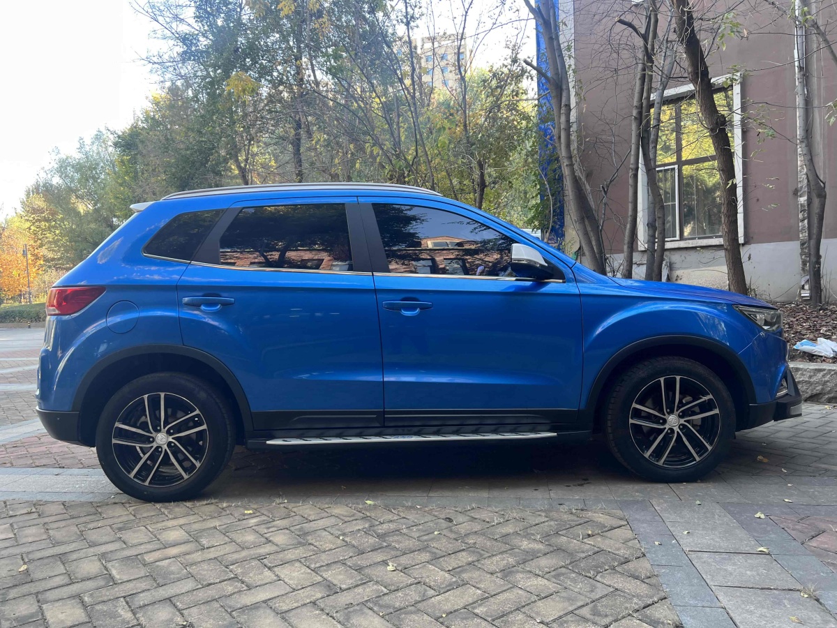 奔騰 X40  2017款 1.6L 自動豪華型圖片