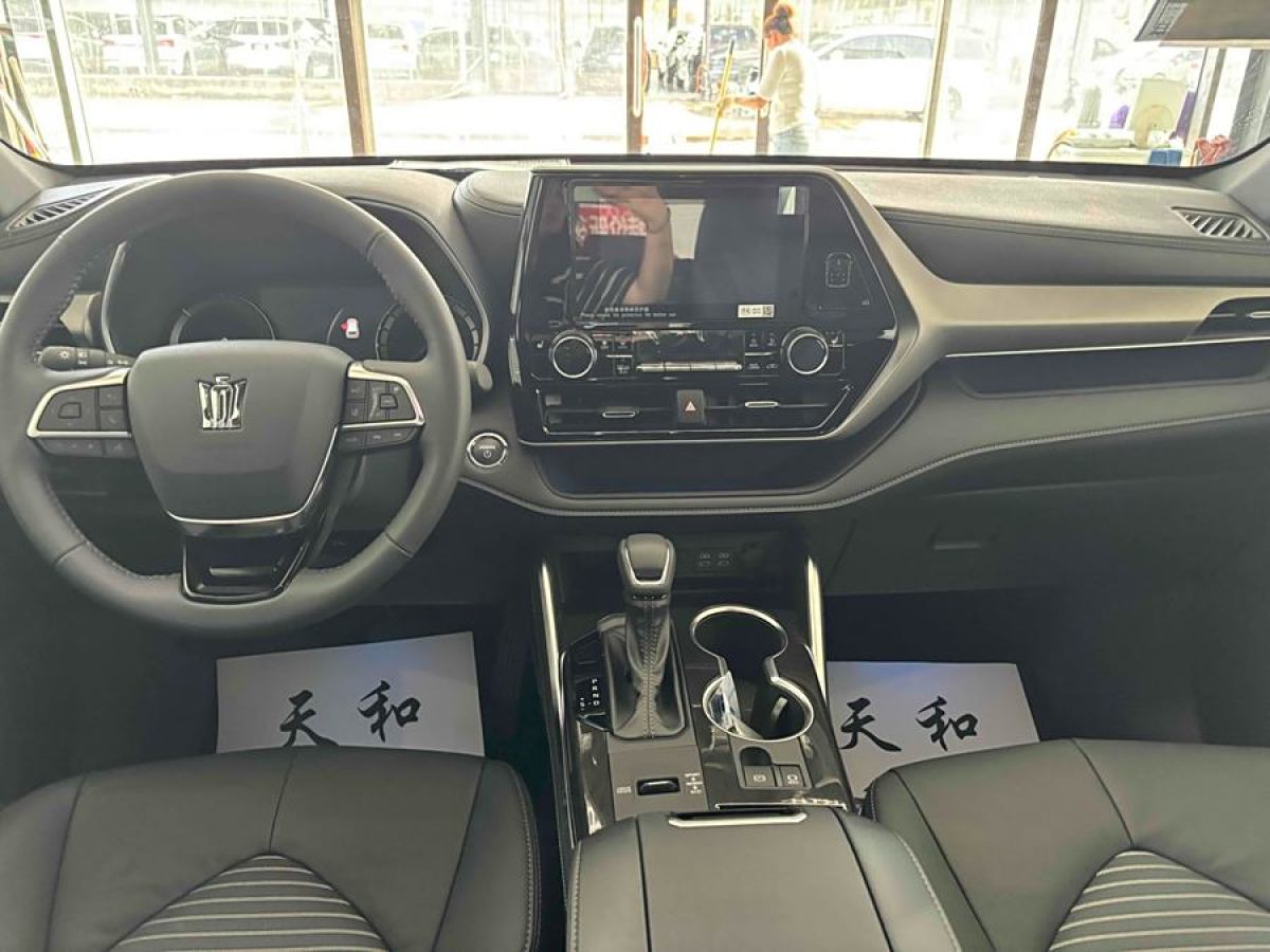 丰田 皇冠陆放  2023款 2.5L HEV四驱豪华版图片