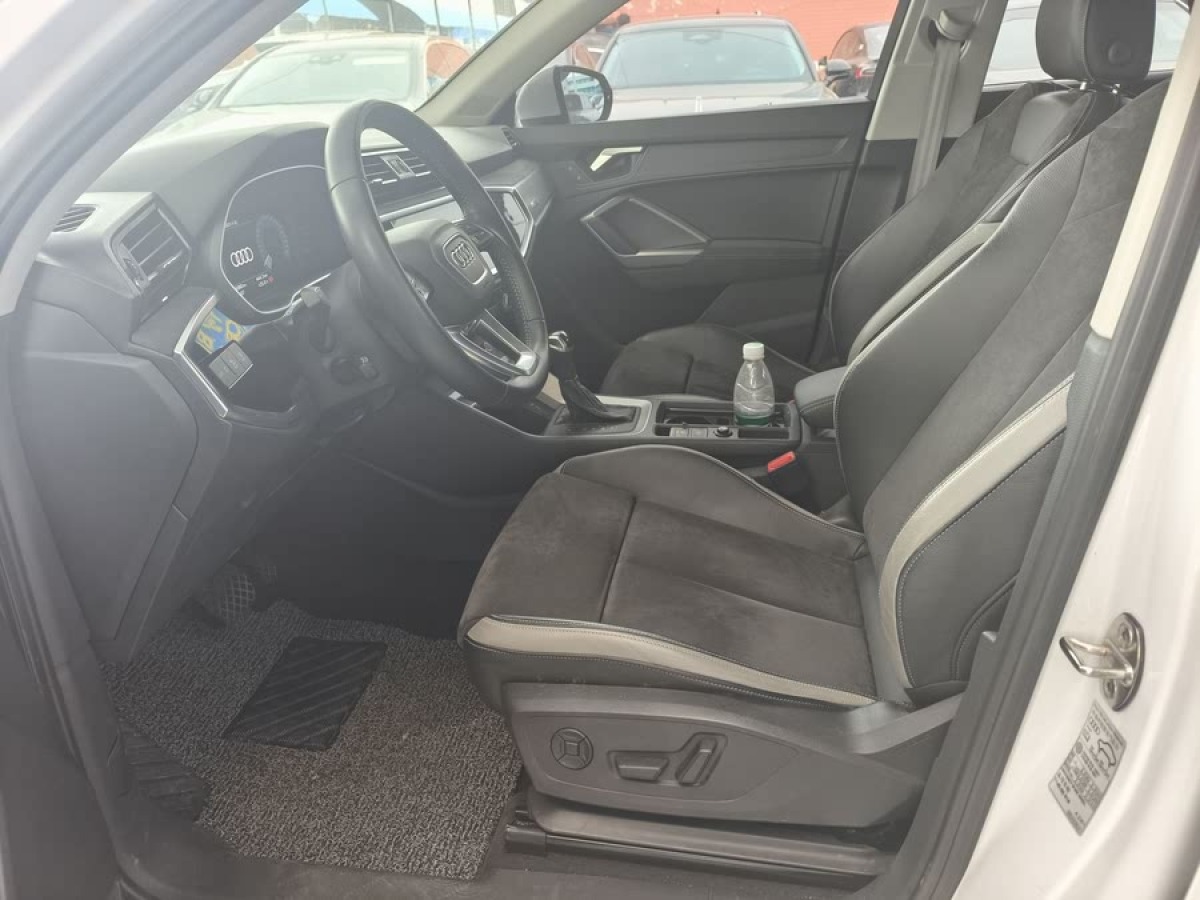 奧迪 奧迪Q3  2019款  35 TFSI 進(jìn)取動感型圖片