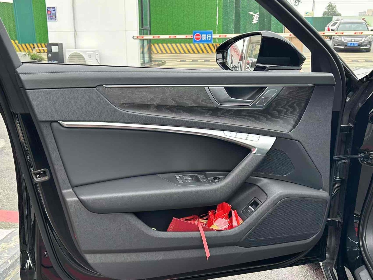 奧迪 奧迪A6L  2024款 45 TFSI quattro 臻選動(dòng)感型圖片