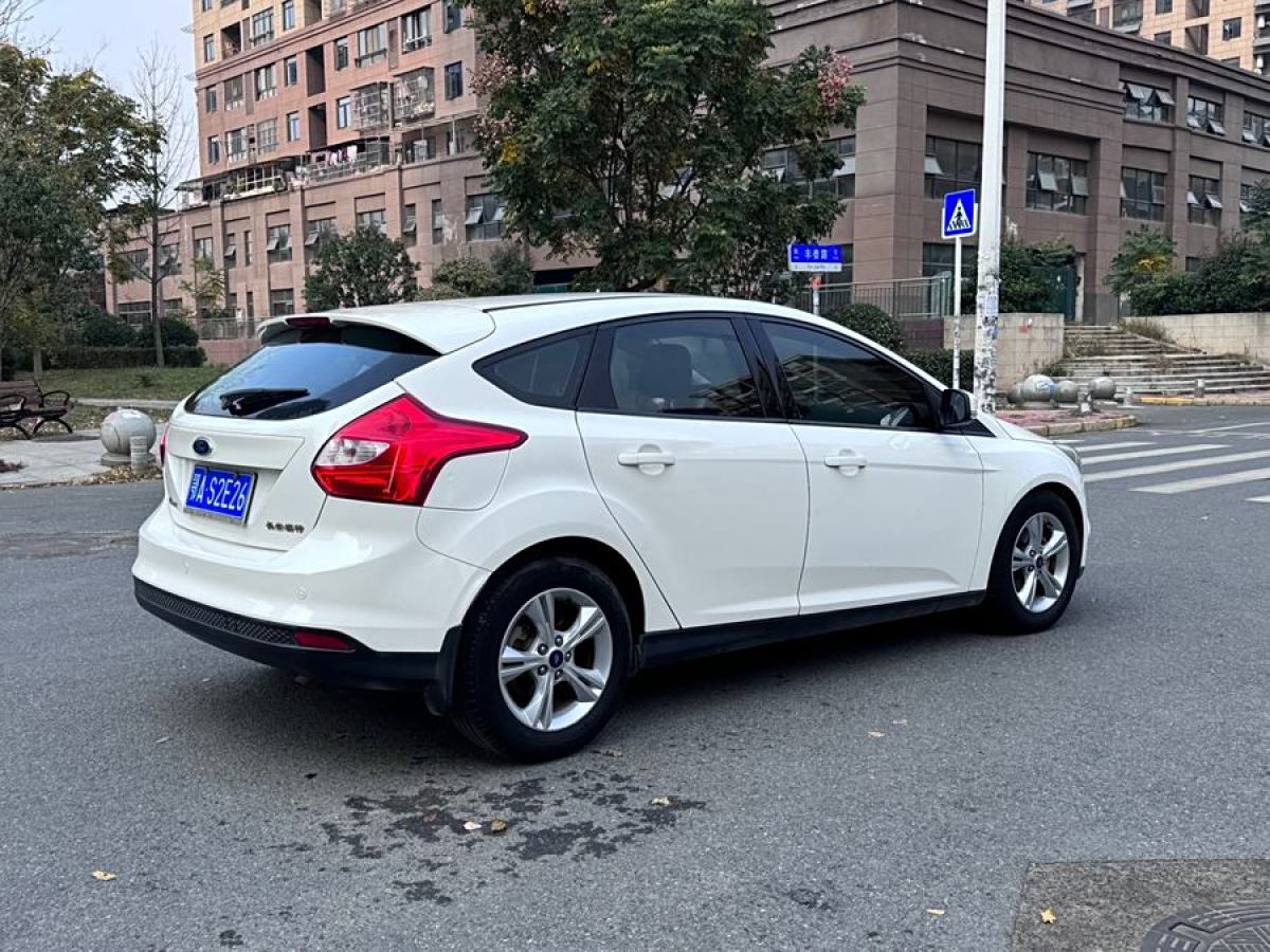 福特 ?？怂? 2012款 兩廂 1.6L 自動風尚型圖片