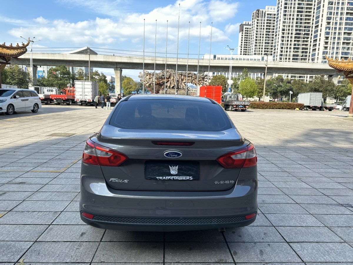 福特 ?？怂? 2012款 三廂 1.6L 自動風(fēng)尚型圖片