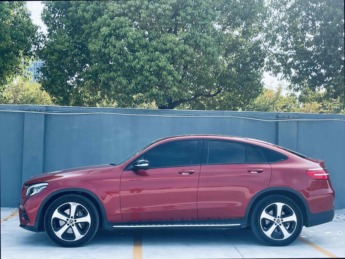 奔驰 奔驰GLC  2023款 GLC 300 4MATIC 轿跑SUV图片