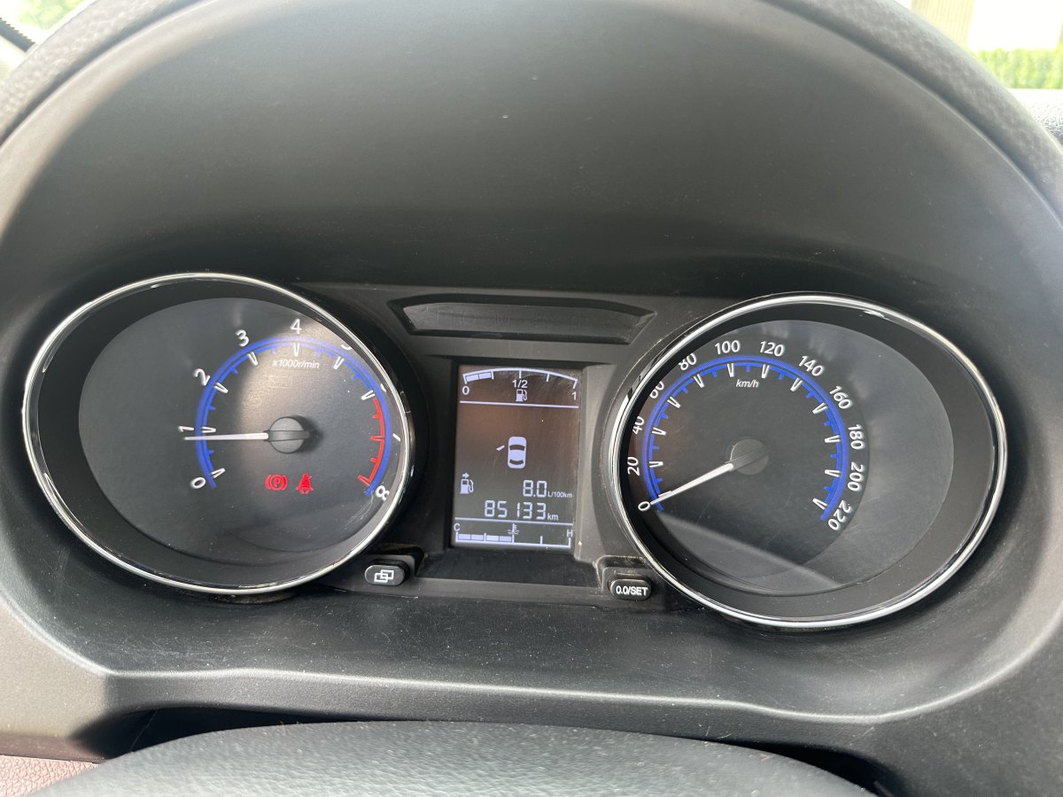 東風(fēng)風(fēng)行 風(fēng)行SX6  2016款 1.6L 手動尊享型圖片