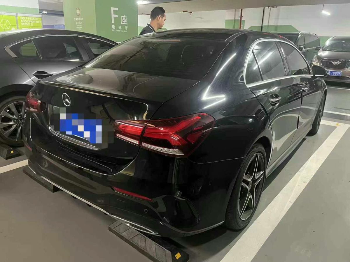 奔馳 奔馳A級(jí)  2019款  A 220 L 4MATIC 運(yùn)動(dòng)轎車圖片