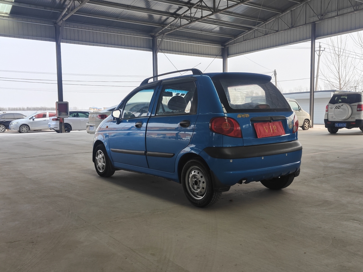 寶駿 樂馳  2012款 改款 1.0L 手動P-TEC標(biāo)準(zhǔn)型圖片