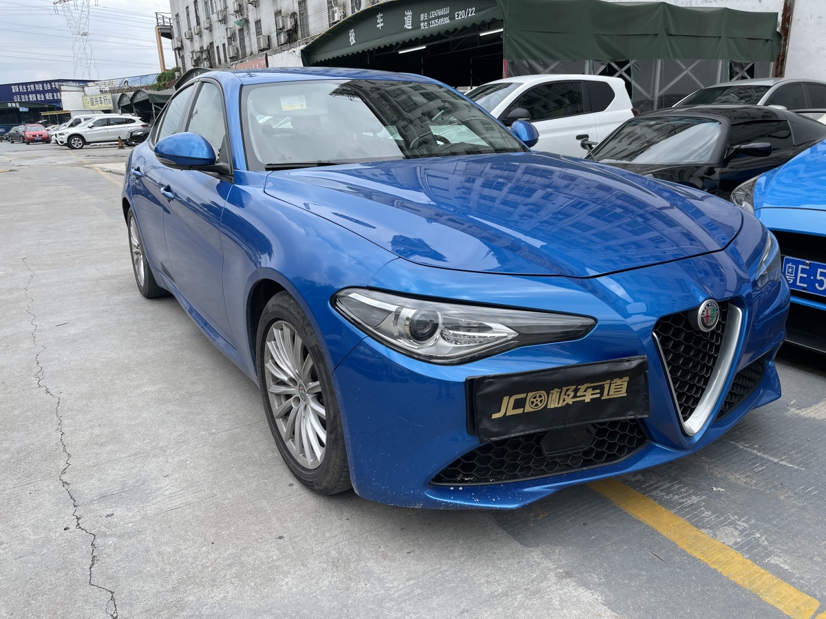 廣州2019年4月阿爾法羅密歐giulia2017款20t200hp精英版藍色手動擋