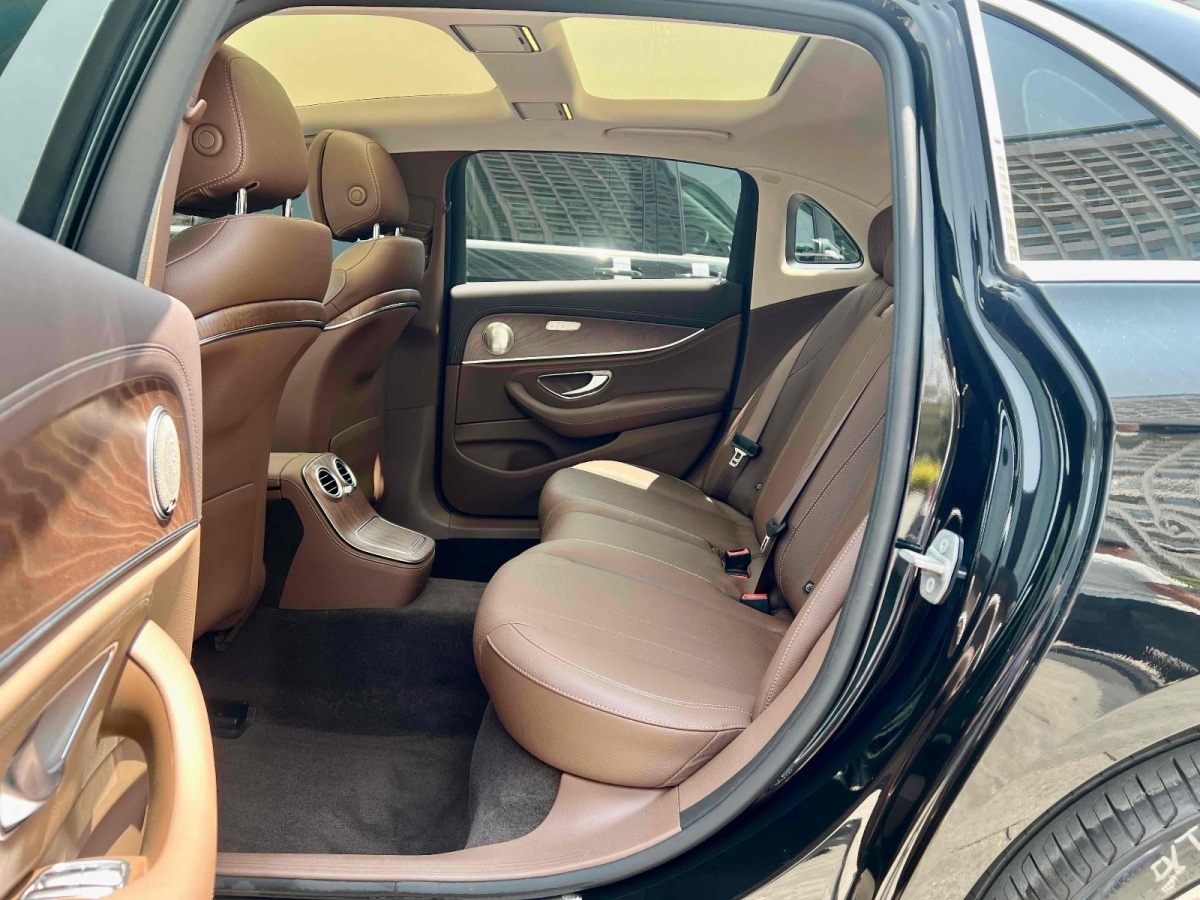 奔馳 奔馳E級(jí)  2023款 改款 E 300 L 時(shí)尚型圖片