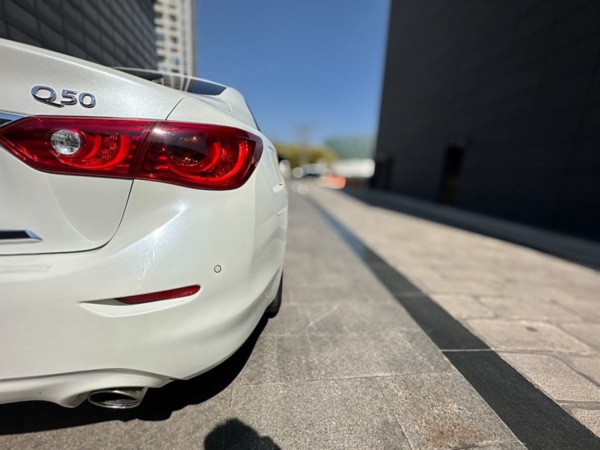 2015年10月英菲尼迪 Q50L  2015款 2.0T 舒適版