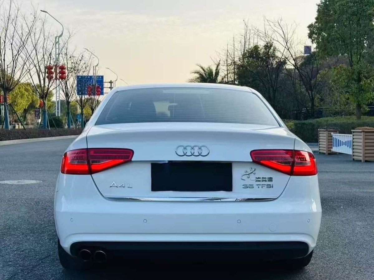 奧迪 奧迪A4L  2015款 35 TFSI 自動標(biāo)準(zhǔn)型圖片
