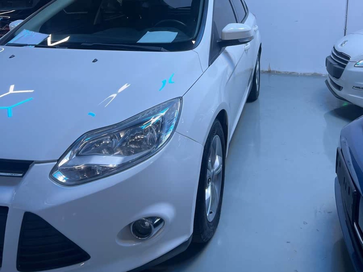 福特 ?？怂? 2012款 兩廂 1.6L 自動風(fēng)尚型圖片