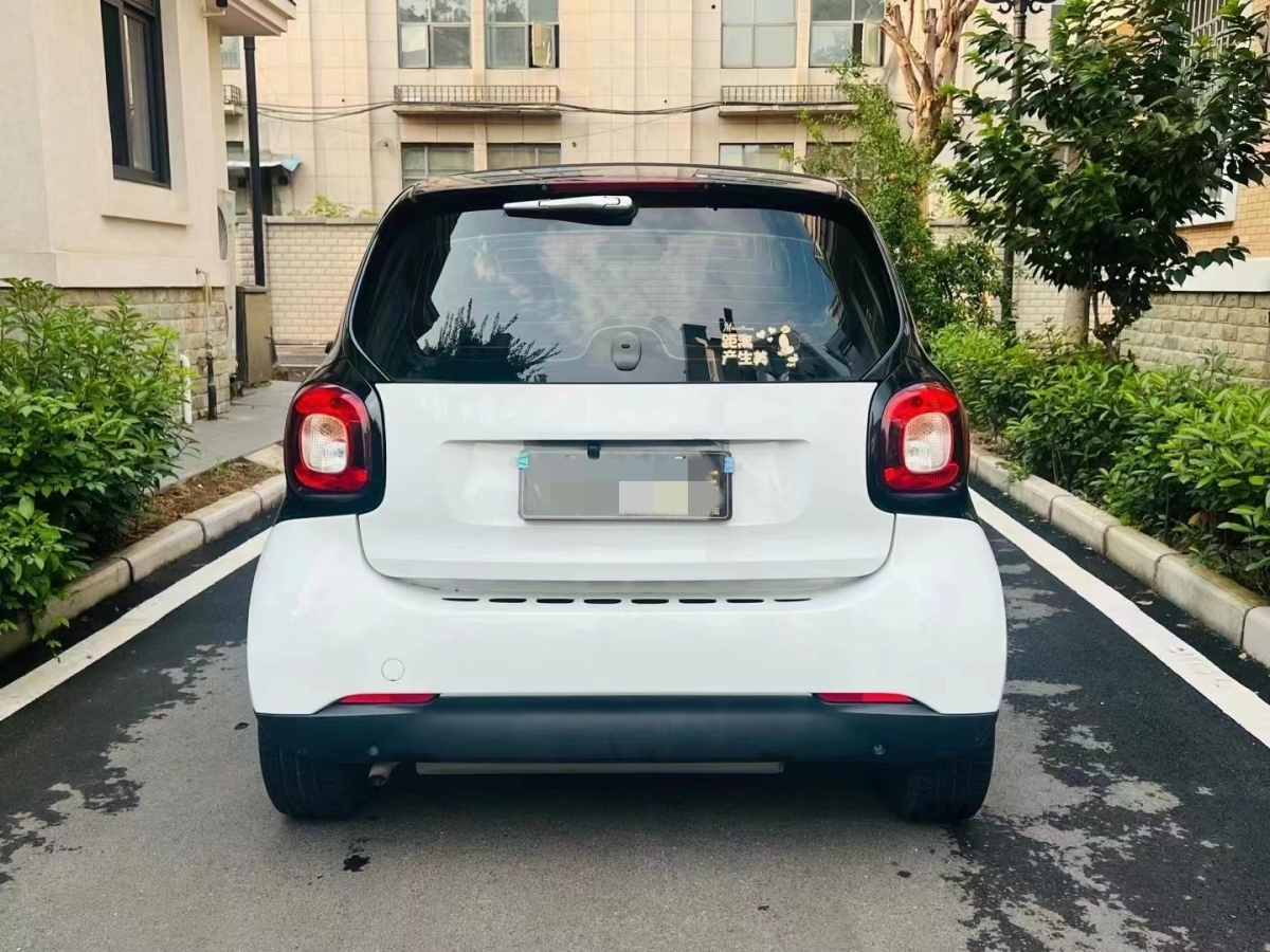 2017年5月smart fortwo  2015款 1.0L 52千瓦硬頂激情版