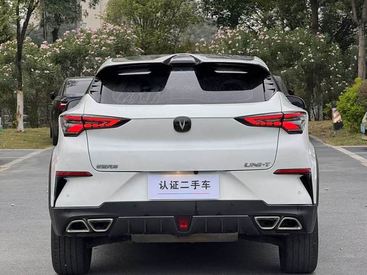 長(zhǎng)安 UNI-T  2020款 1.5T 尊貴型圖片