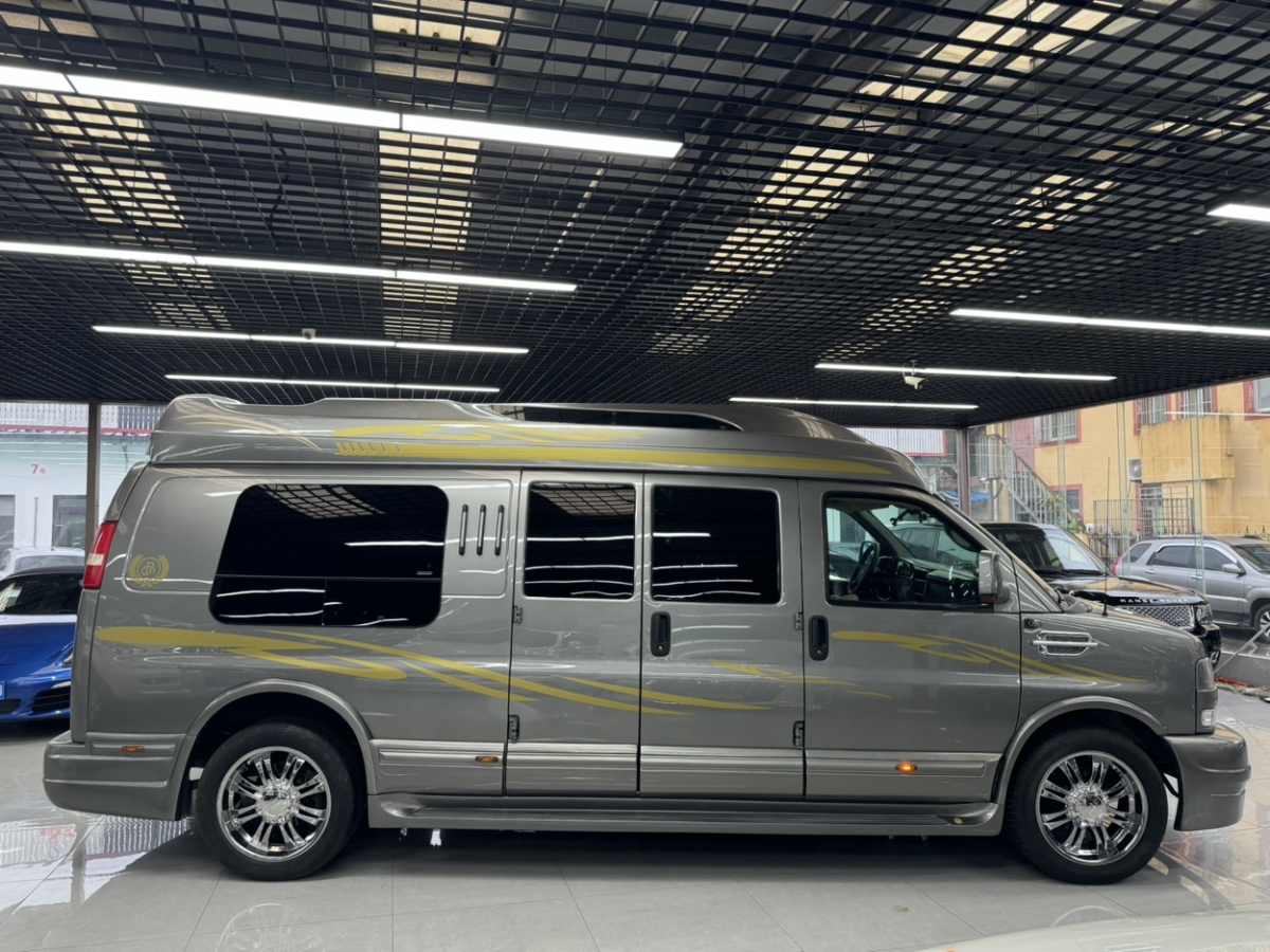 2015年6月GMC SAVANA  2015款 6.0L G660L 兩驅(qū)雅尊版