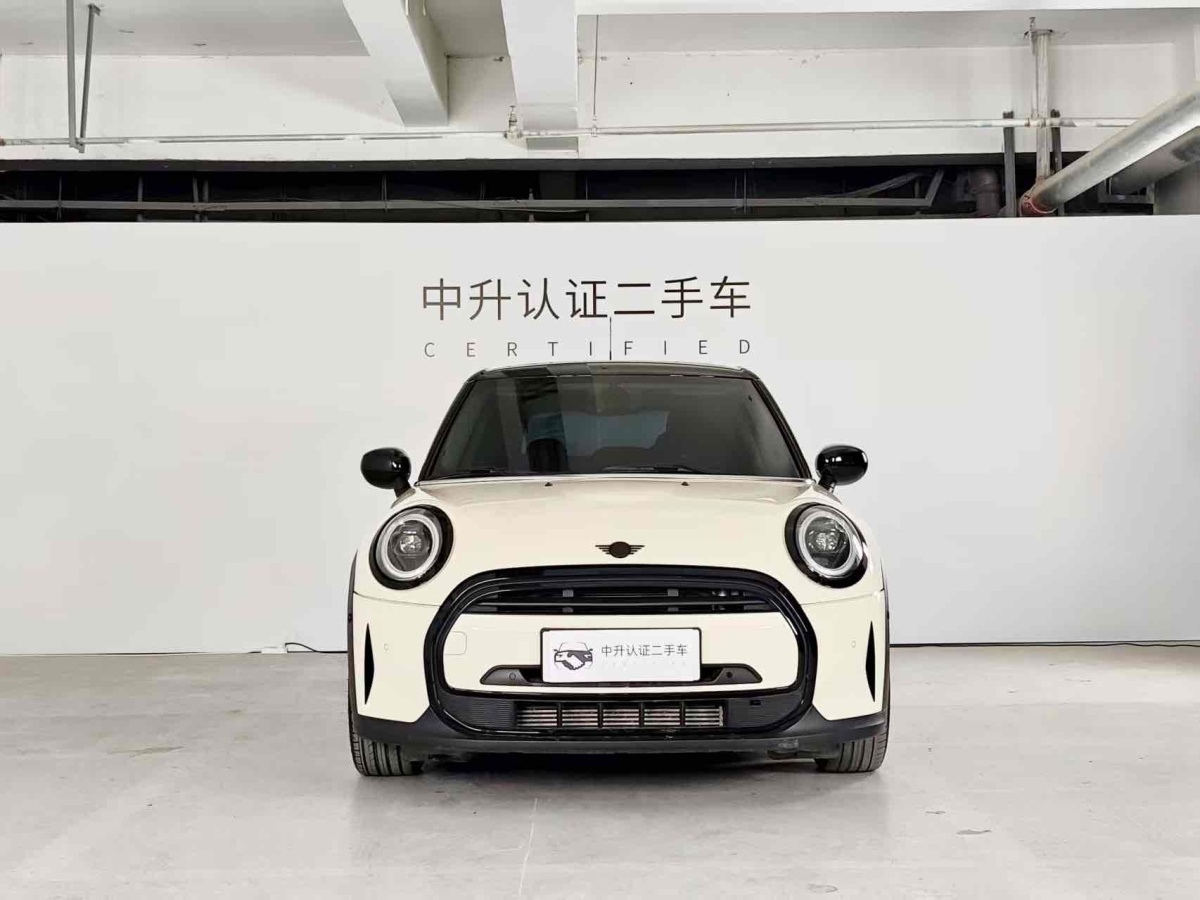 MINI MINI  2022款 改款 1.5T COOPER 藝術(shù)家 五門(mén)版圖片