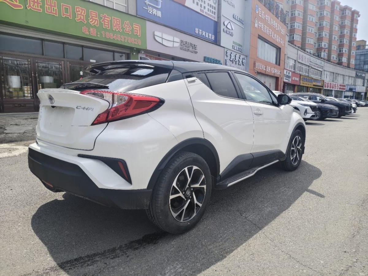 豐田 C-HR  2020款 2.0L 領(lǐng)先版圖片