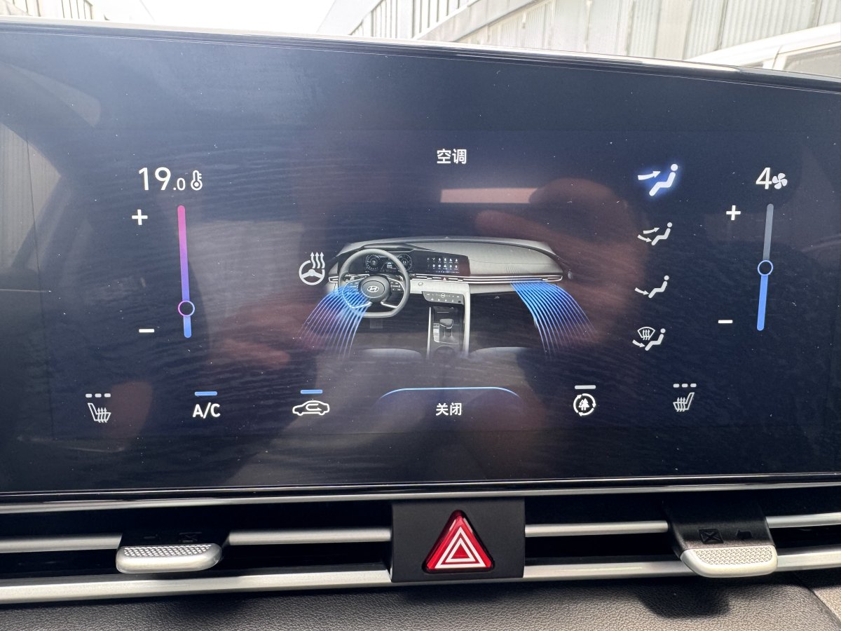 現(xiàn)代 伊蘭特  2022款 1.5L CVT LUX尊貴版圖片