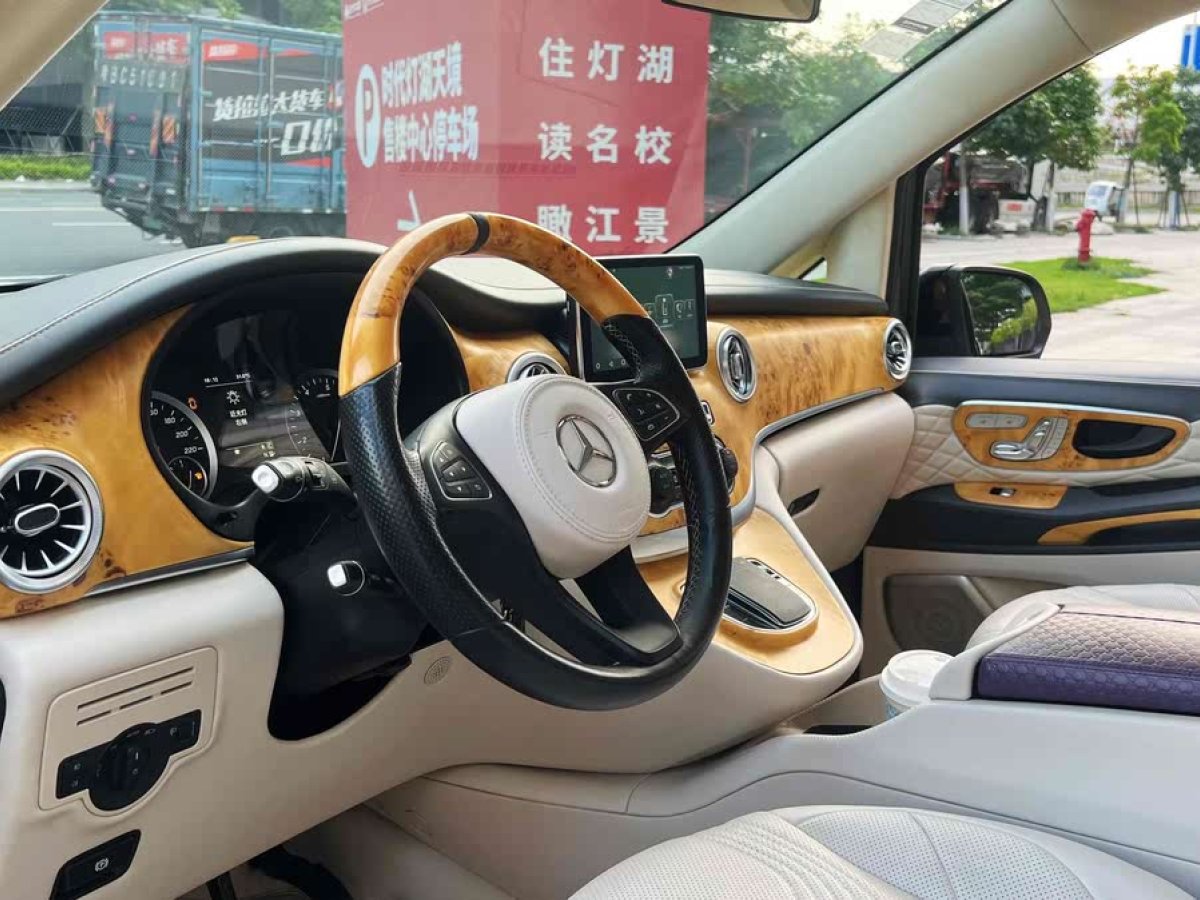 奔馳 威霆  2023款 2.0T 精英版 7座圖片