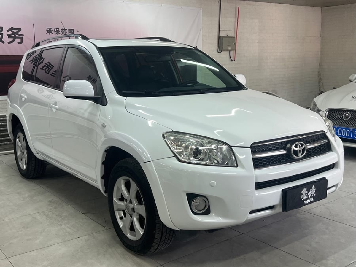 豐田 RAV4榮放  2011款 2.4L 自動四驅(qū)至臻導(dǎo)航版圖片