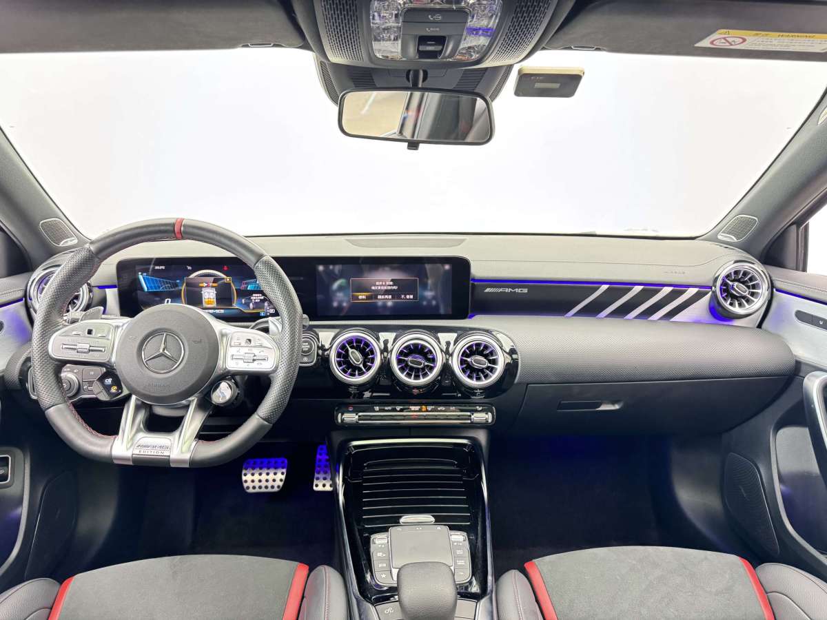 2023年6月奔馳 奔馳A級(jí)AMG  2023款 AMG A 35 4MATIC 燦日特別版