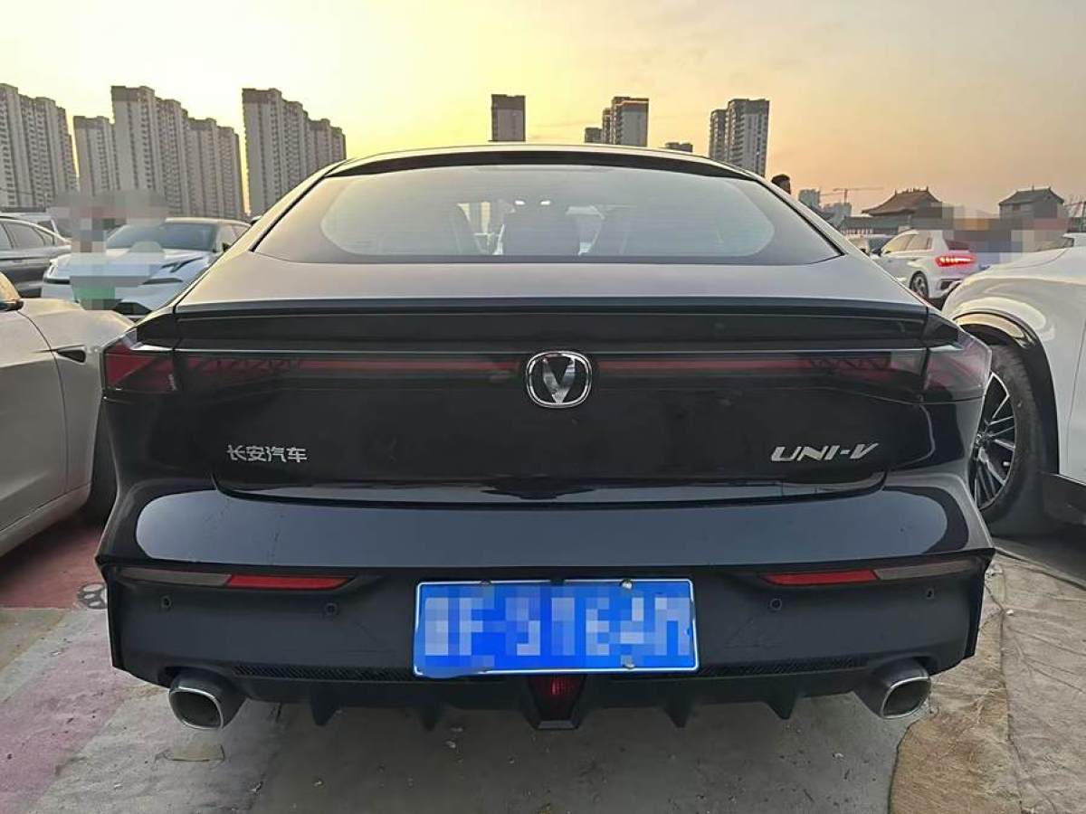 長(zhǎng)安 長(zhǎng)安UNI-V  2023款 1.5T 尊貴型圖片