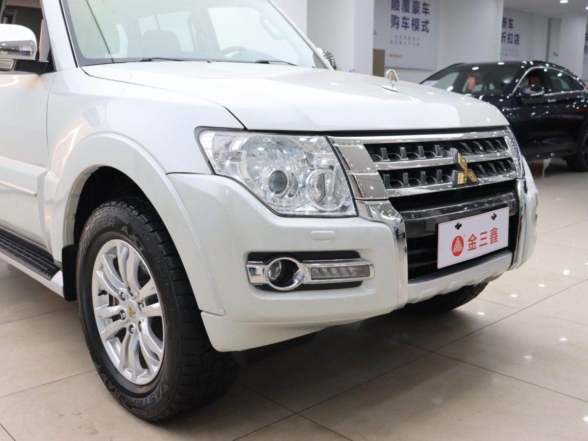 三菱 帕杰罗 2019款 帕杰罗V97 3.8L GLS 八气 双差 天窗(中东)图片