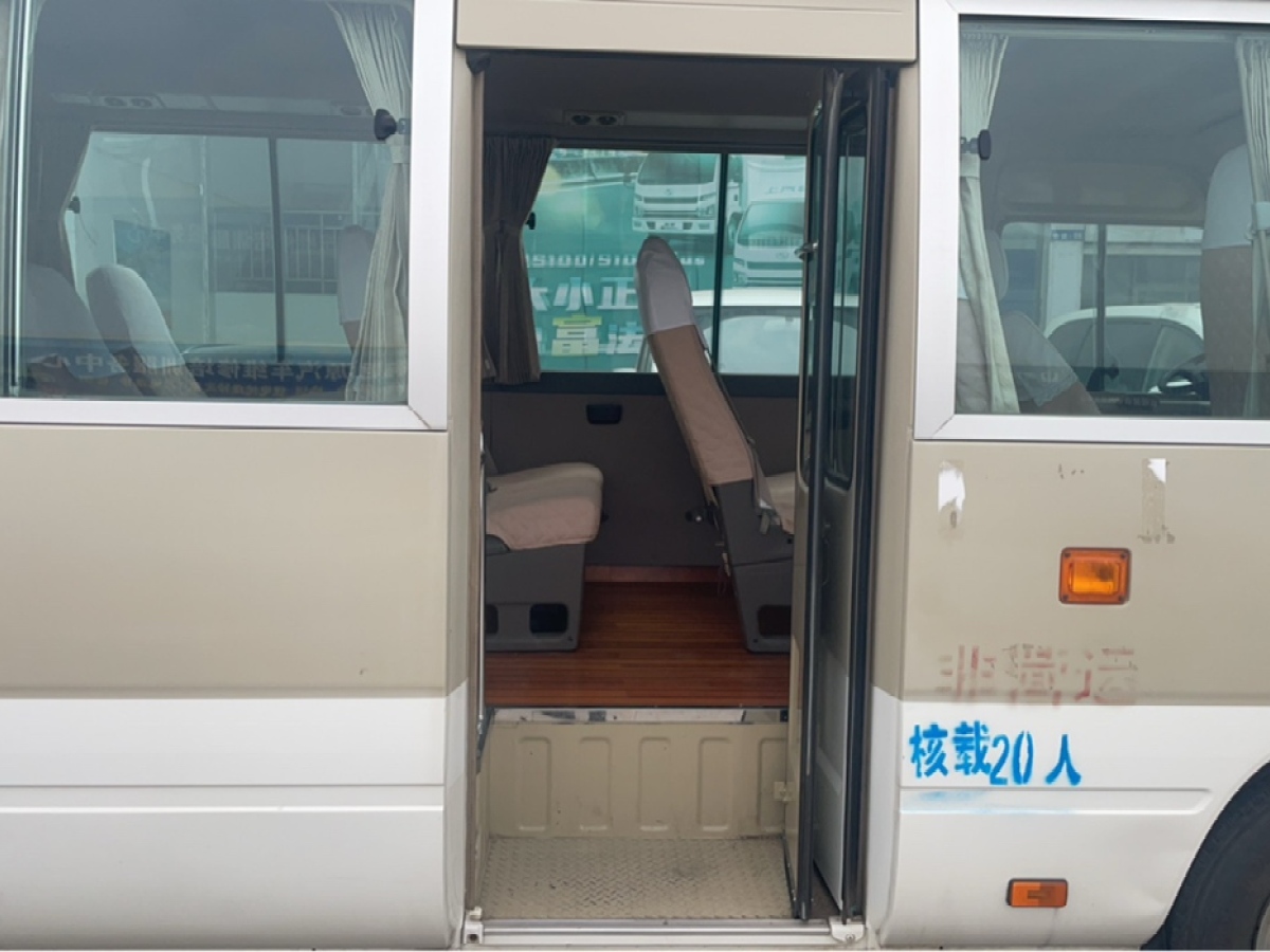 豐田 柯斯達(dá)  2015款 2.7L高級(jí)車TRB53L-ZCMSK 20座圖片