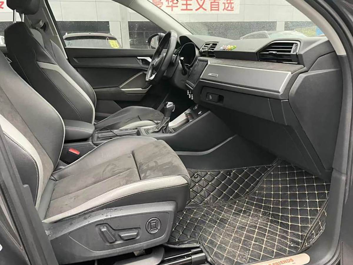 奧迪 奧迪Q3  2020款 35 TFSI 時(shí)尚動(dòng)感型圖片