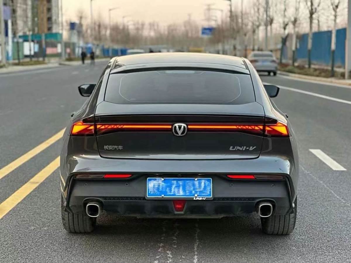 長(zhǎng)安 長(zhǎng)安UNI-V  2023款 1.5T 尊貴型圖片