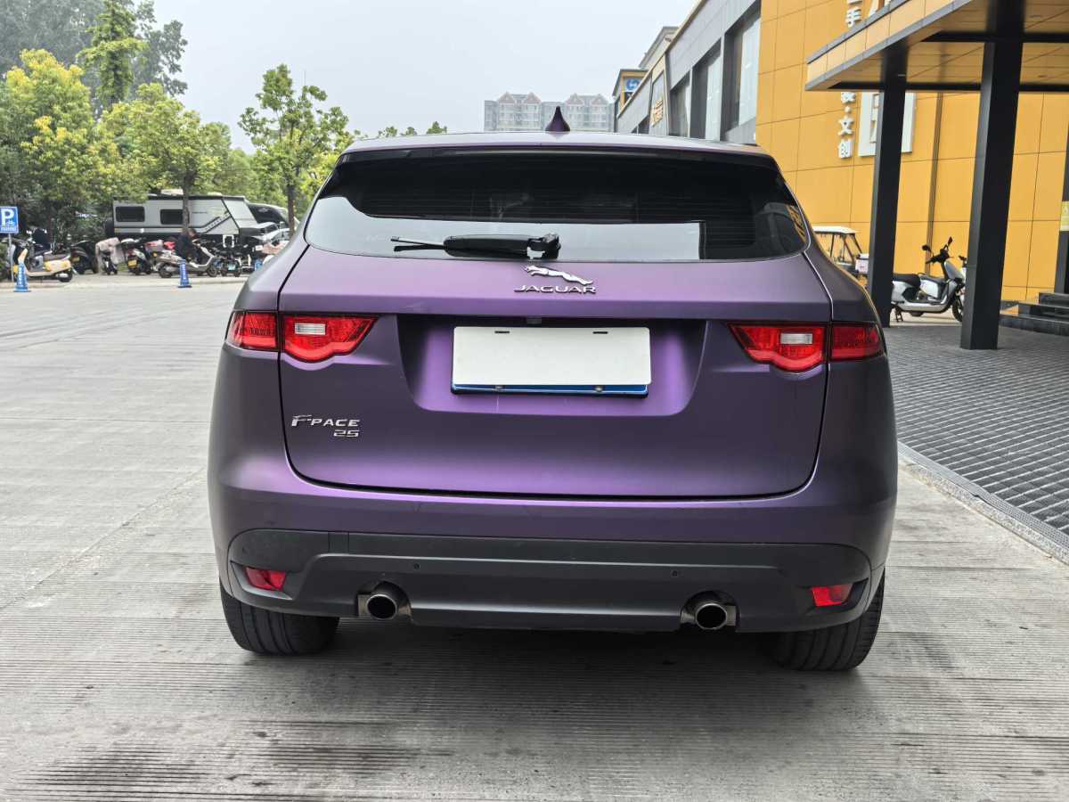 捷豹 F-PACE  2016款 2.0T 兩驅(qū)R-Sport運(yùn)動(dòng)版圖片