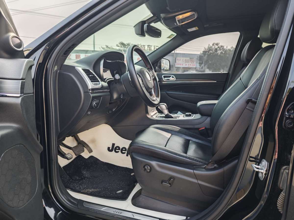 2021年11月Jeep 大切諾基  2020款 3.0L 精英導(dǎo)航版