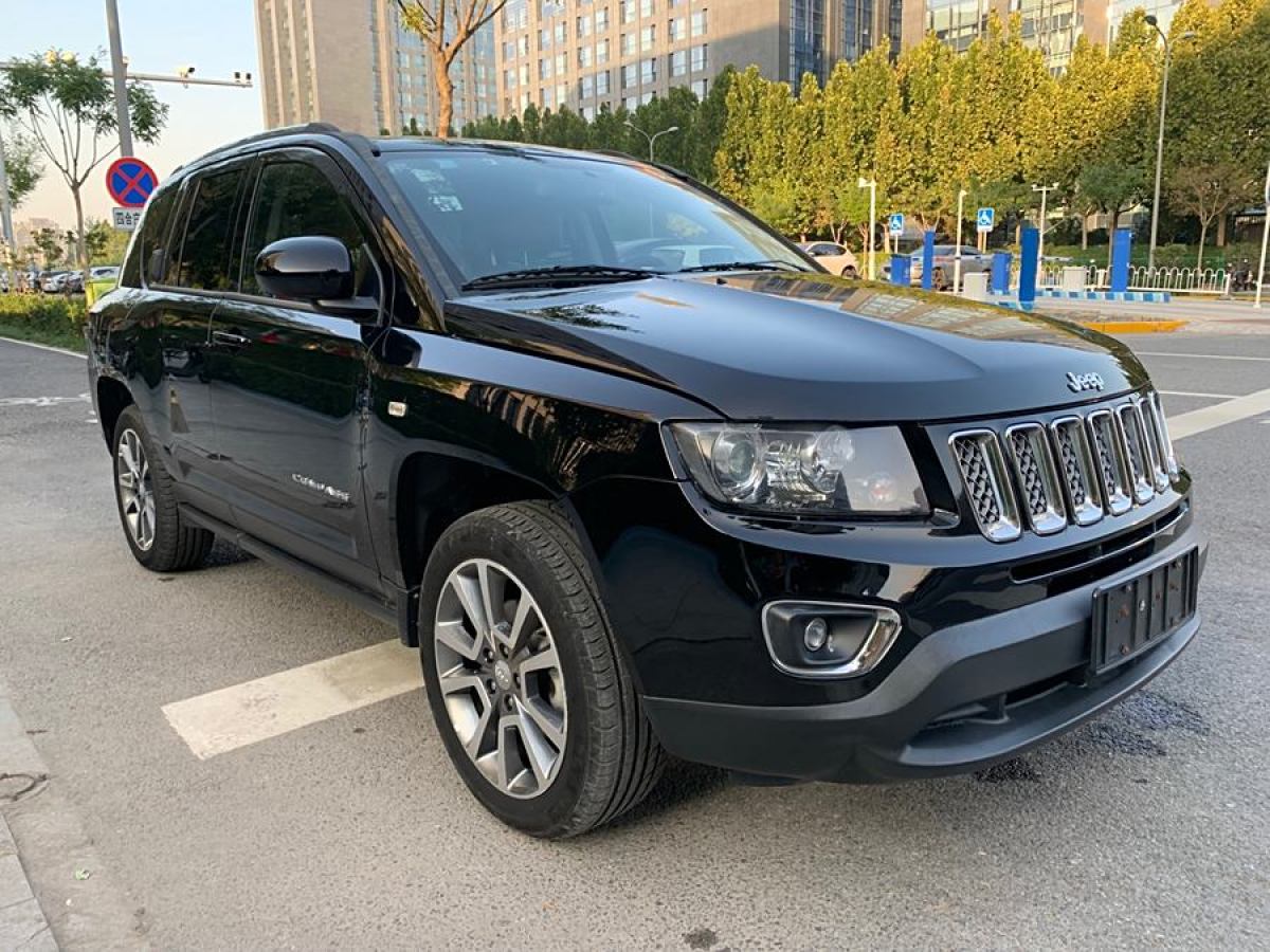 2013年9月Jeep 指南者  2014款 改款 2.4L 四驅(qū)豪華導(dǎo)航版