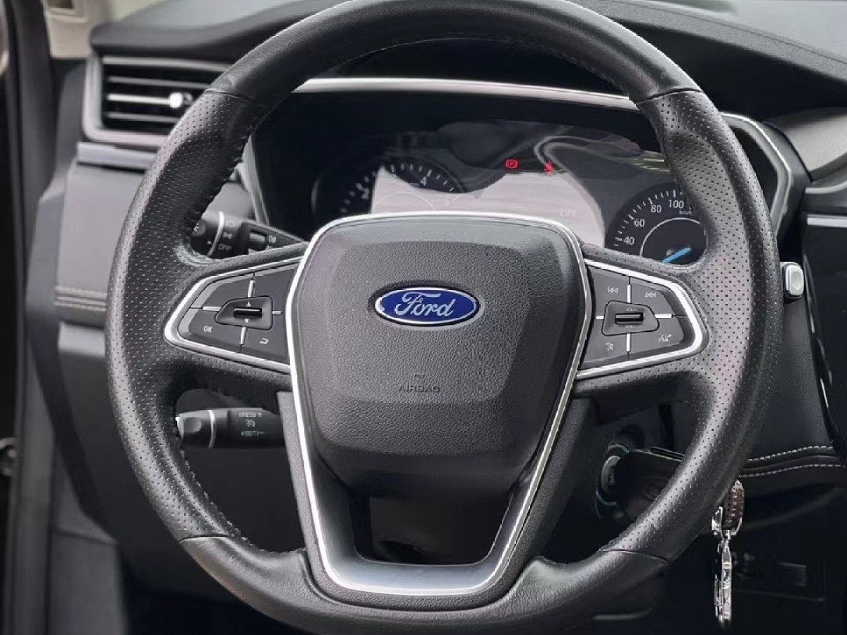 福特 領(lǐng)界  2019款 EcoBoost 145 CVT鉑領(lǐng)型圖片