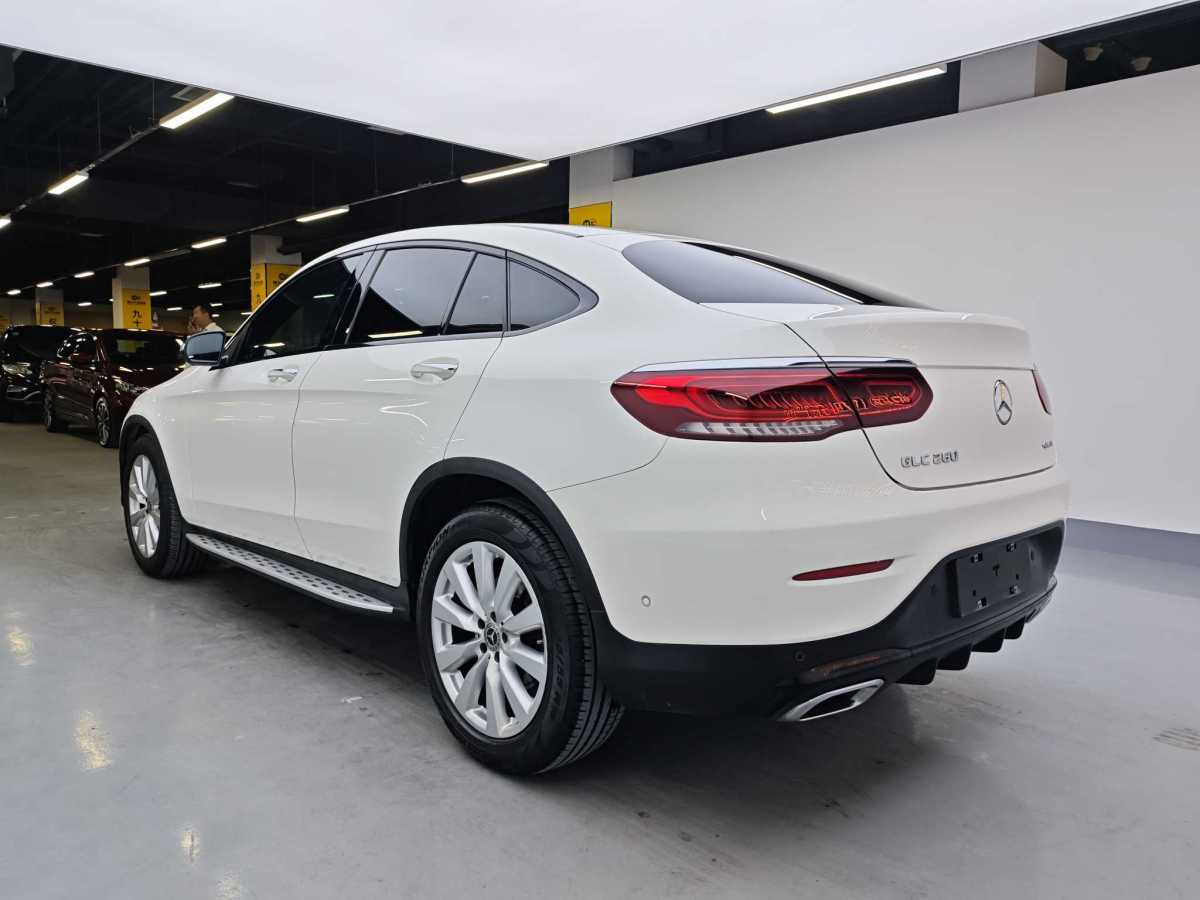 2020年11月奔馳 奔馳GLC  2021款 GLC 260 4MATIC 轎跑SUV