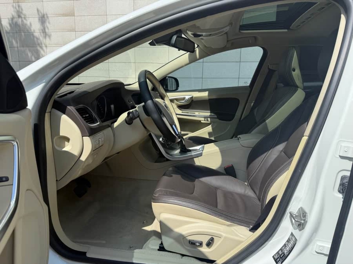 沃爾沃 S60  2015款 L 2.0T 智遠(yuǎn)版圖片