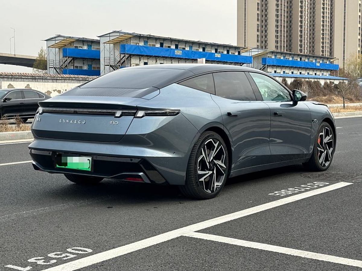 領(lǐng)克 領(lǐng)克Z10  2025款 95kWh 702km四驅(qū)智駕Ultra圖片