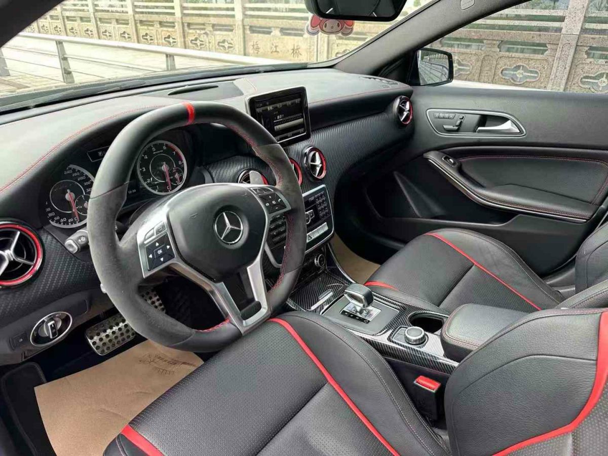 2015年1月奔馳 奔馳CLA級(jí)AMG  2015款 AMG CLA 45 4MATIC