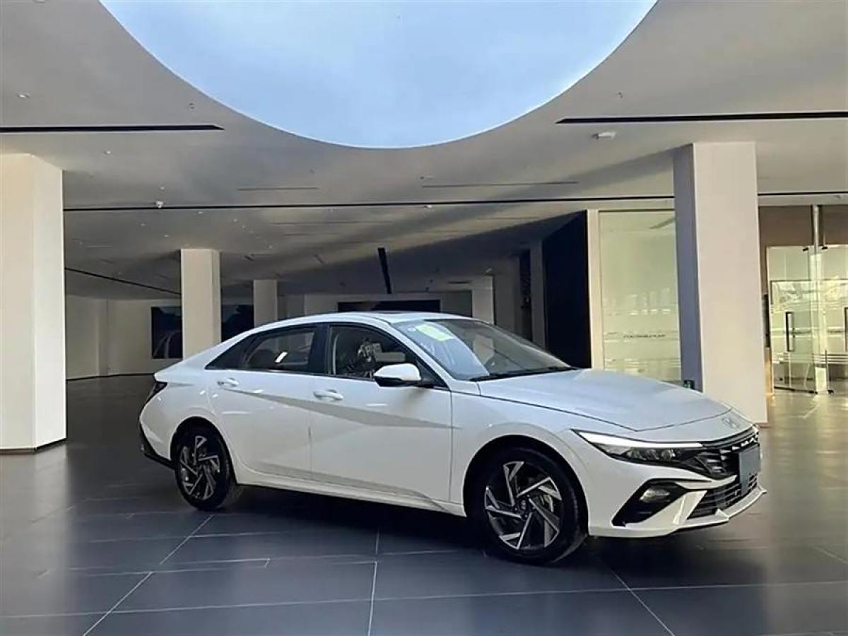 現(xiàn)代 伊蘭特  2023款 1.5L CVT GLS領(lǐng)先版圖片