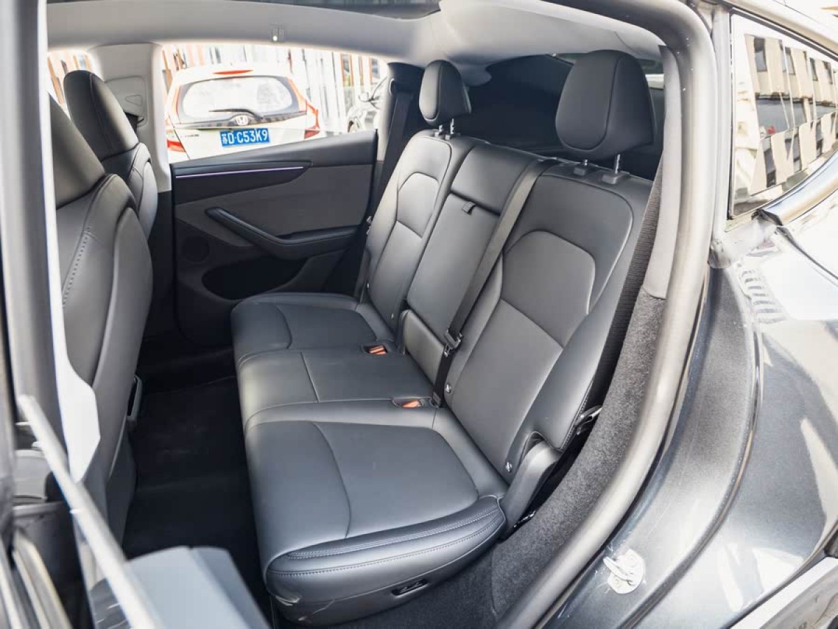 特斯拉 Model Y  2025款 后輪驅(qū)動 首發(fā)版圖片