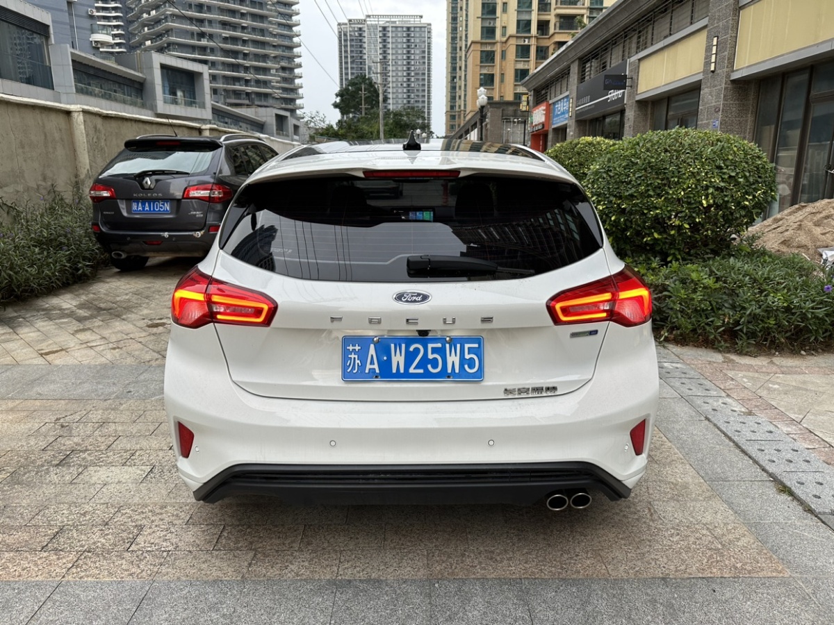 福特 福克斯  2022款 兩廂 EcoBoost 180 自動(dòng)ST Line圖片