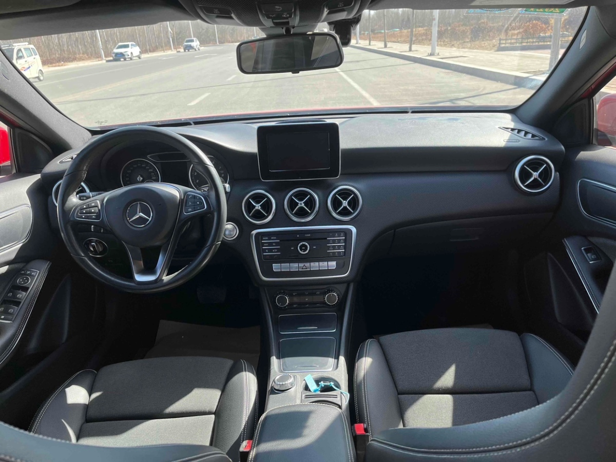 2017年11月奔驰 奔驰A级  2018款 A 200 动感型