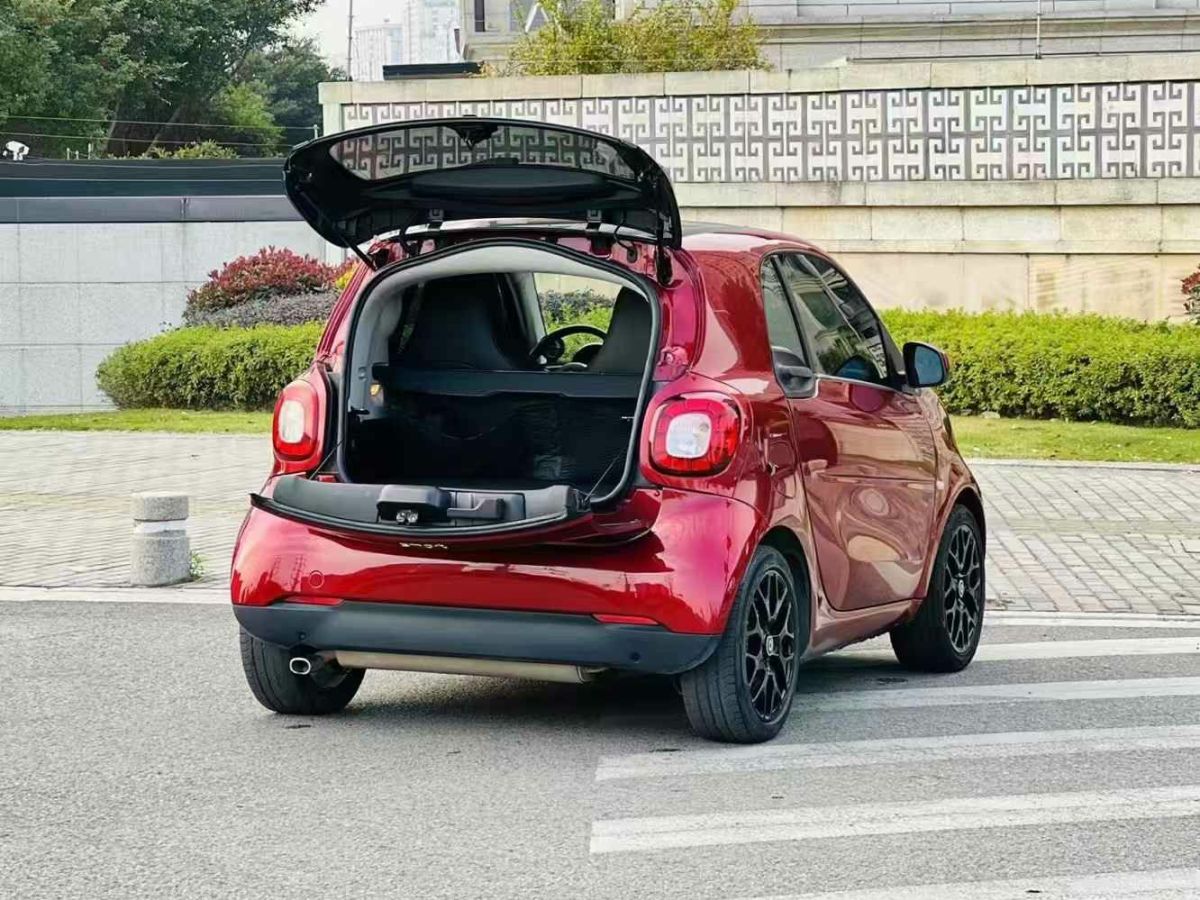 smart fortwo  2018款 0.9T 66千瓦20周年特別版圖片