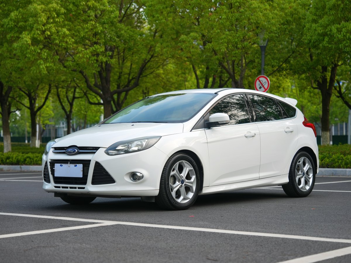福特 ?？怂? 2012款 兩廂 2.0L 自動(dòng)豪華運(yùn)動(dòng)型圖片