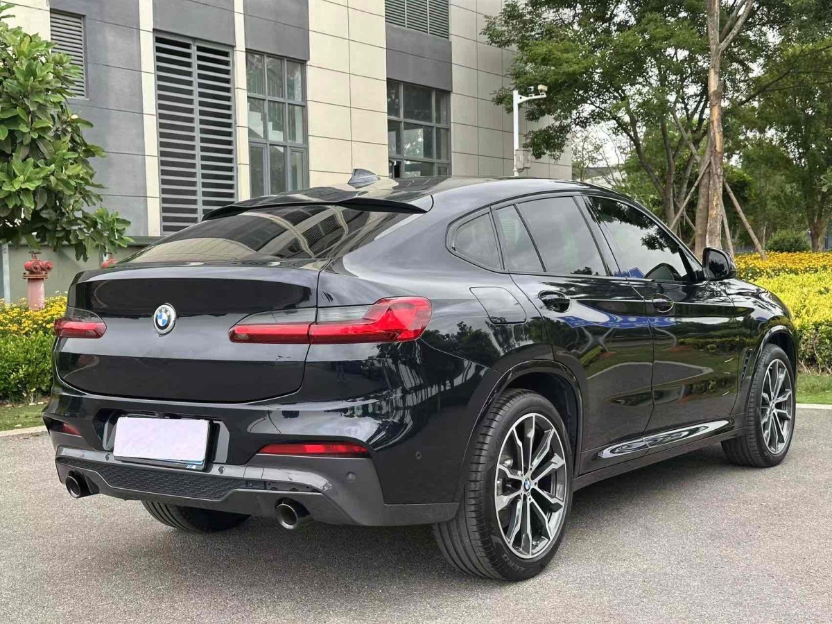 寶馬 寶馬X4  2021款 xDrive 30i M運(yùn)動(dòng)曜夜套裝圖片