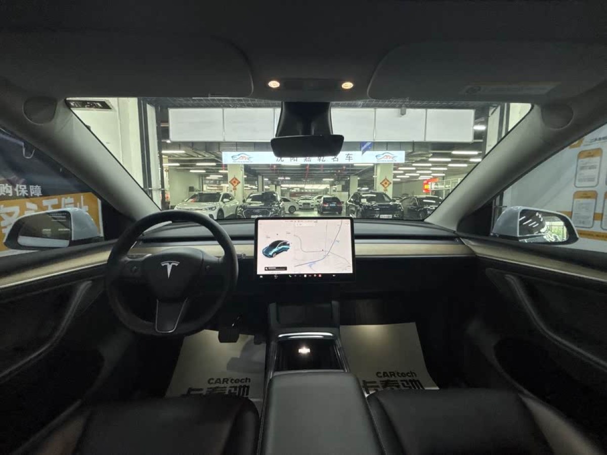 特斯拉 Model Y  2021款 標(biāo)準(zhǔn)續(xù)航后驅(qū)版圖片