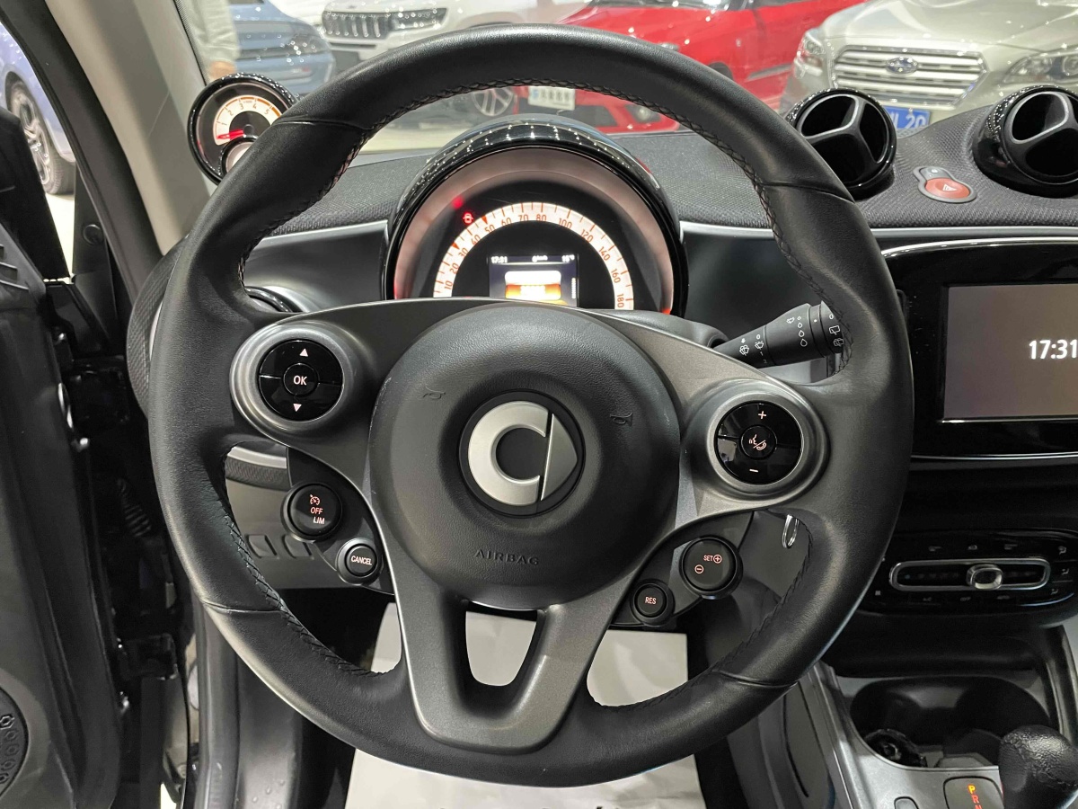 smart fortwo  2018款 0.9T 66千瓦硬頂先鋒版圖片