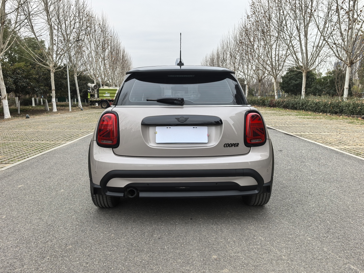 MINI MINI  2022款 改款 1.5T COOPER 藝術(shù)家圖片