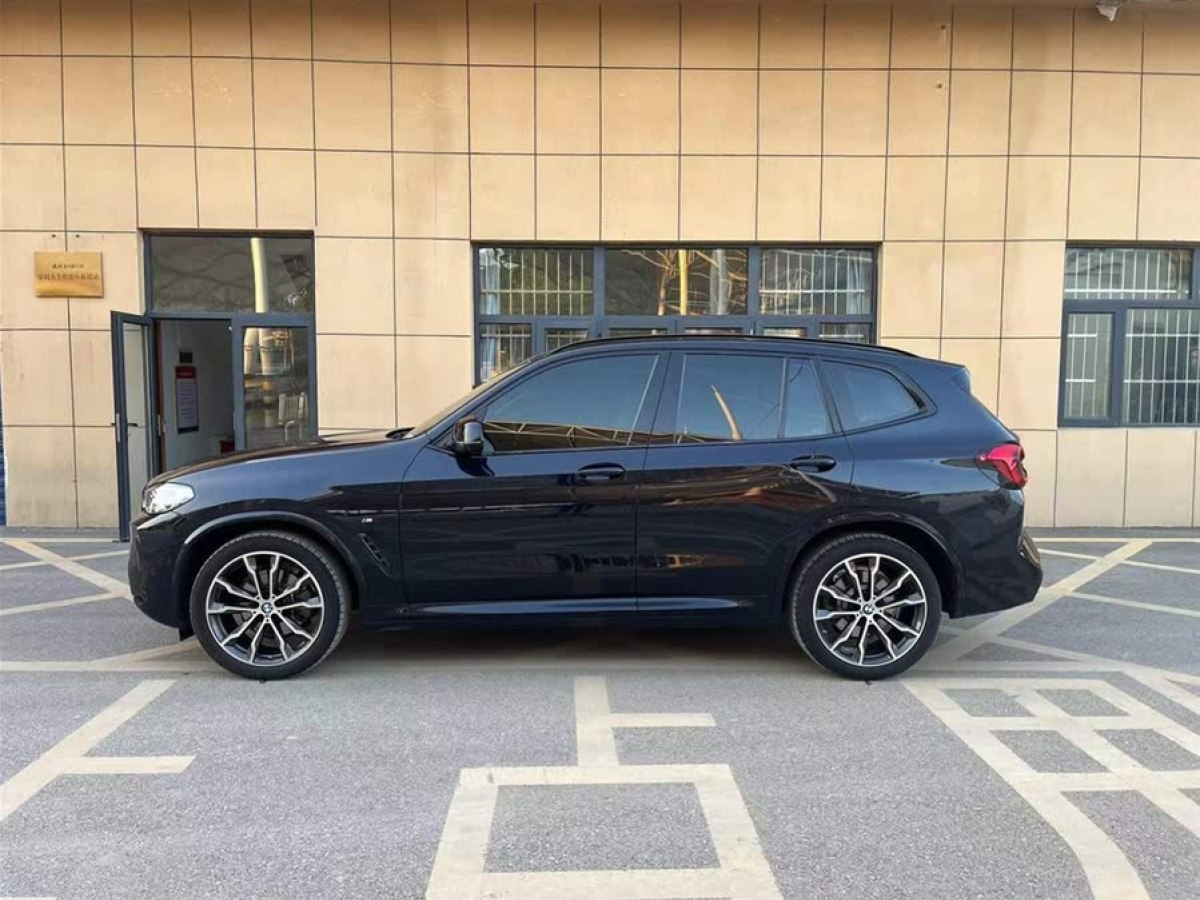 寶馬 寶馬X3  2022款 xDrive30i 領(lǐng)先型 M曜夜套裝圖片